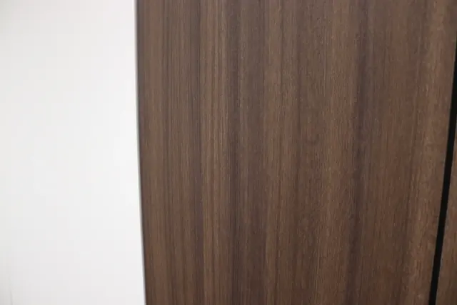 Walnut woodgrain finish