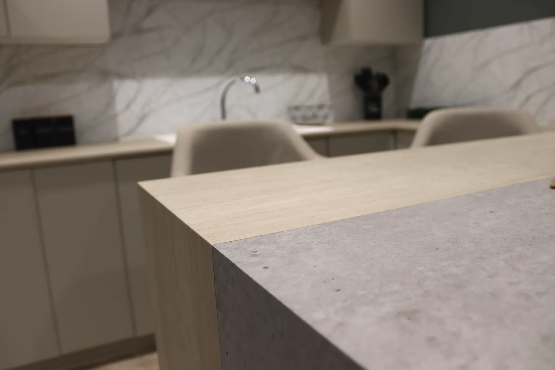 Kitchen island worktop with bar stools, kitchen wrap showroom
